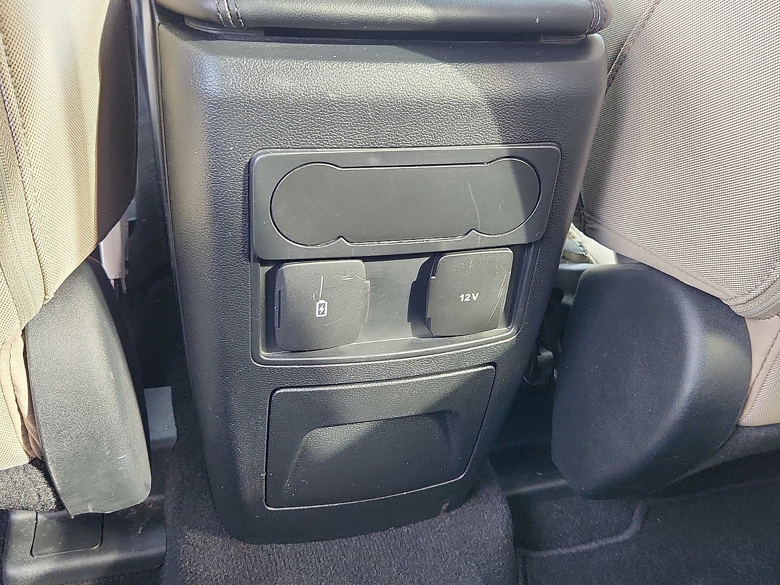 Used 2023 Ford Explorer XLT AWD/4WD image 12