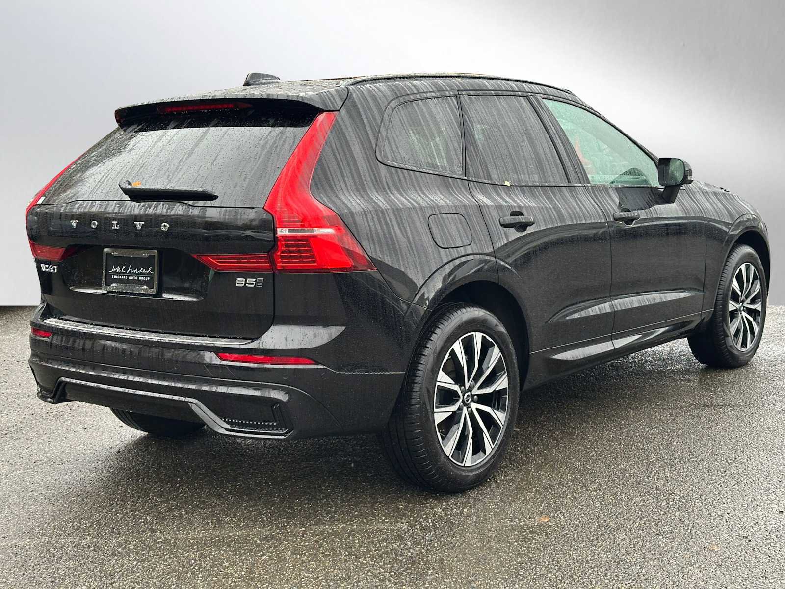 Used 2025 Volvo XC60 B5 Core w/ Protection Package Premier image 3