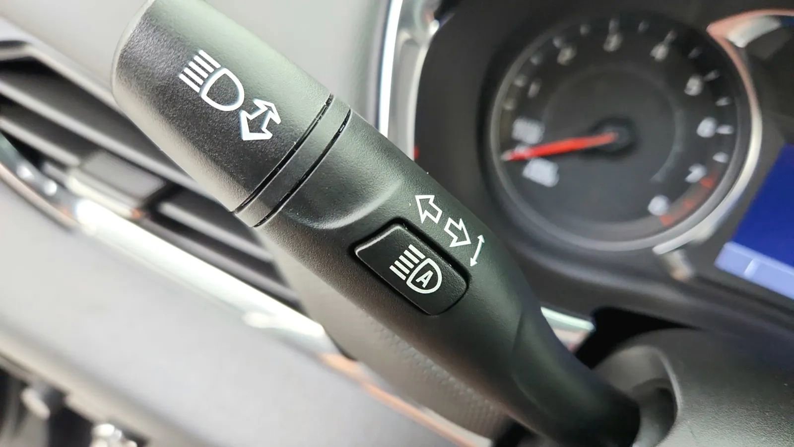 Used 2023 Chevrolet Traverse RS image 26