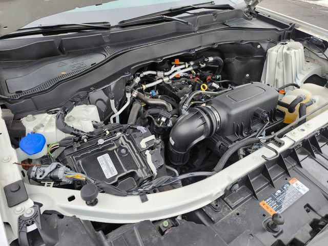 Used 2024 Ford Explorer XLT w/ Equipment Group 202A AWD/4WD image 18