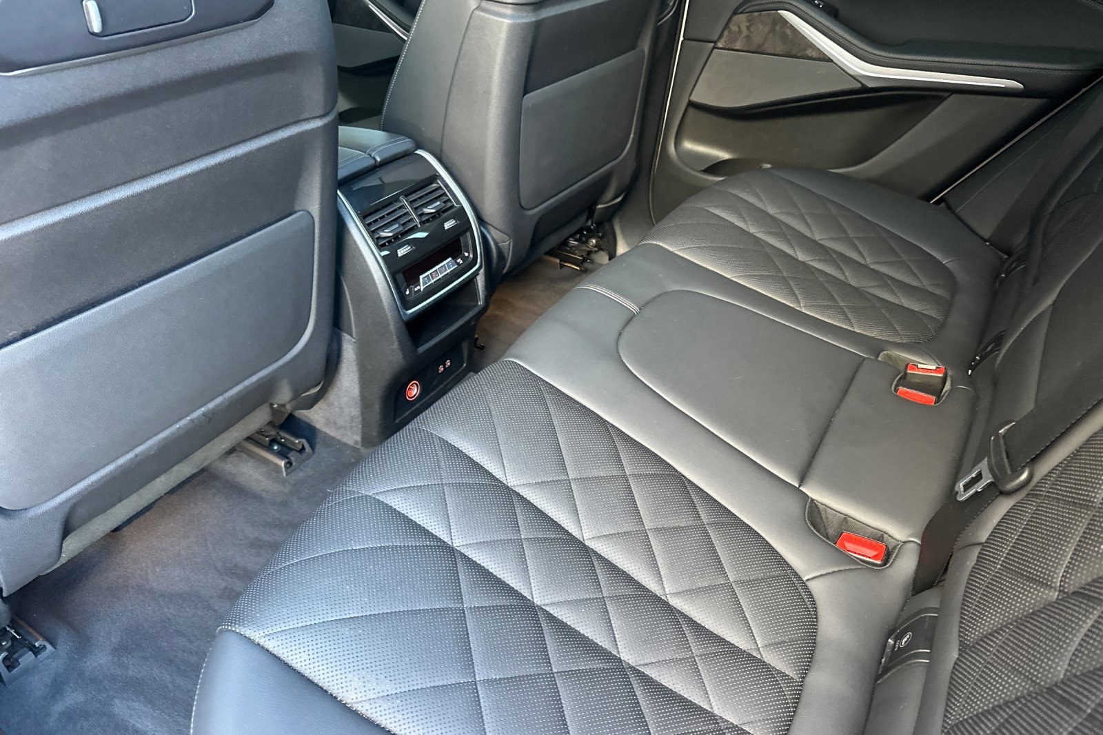 Used 2024 BMW X5 sDrive40i w/ Premium Package image 12