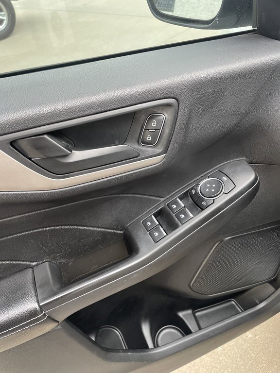 Used 2022 Ford Escape SE image 6