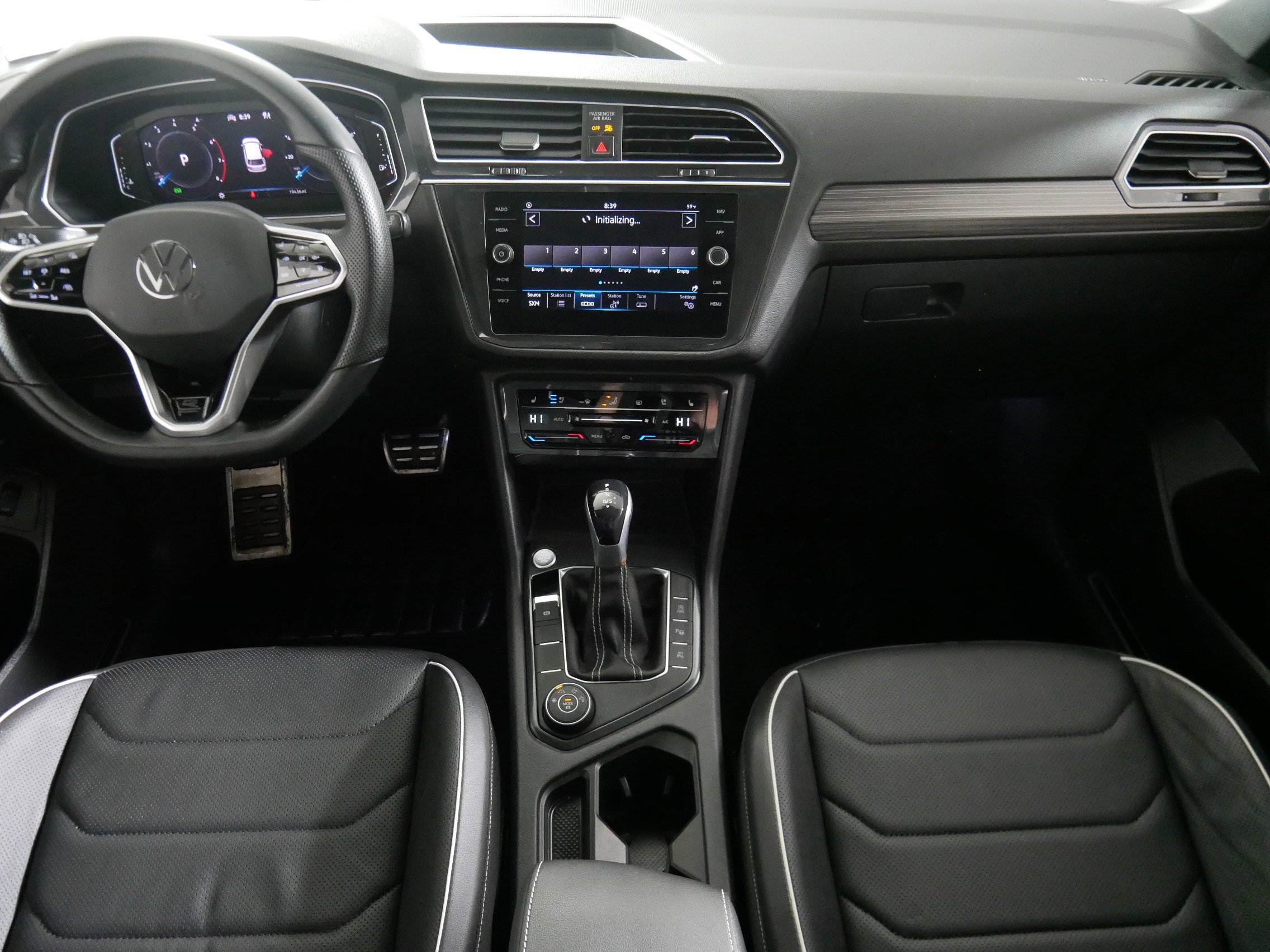 Used 2023 Volkswagen Tiguan SEL R-Line image 10