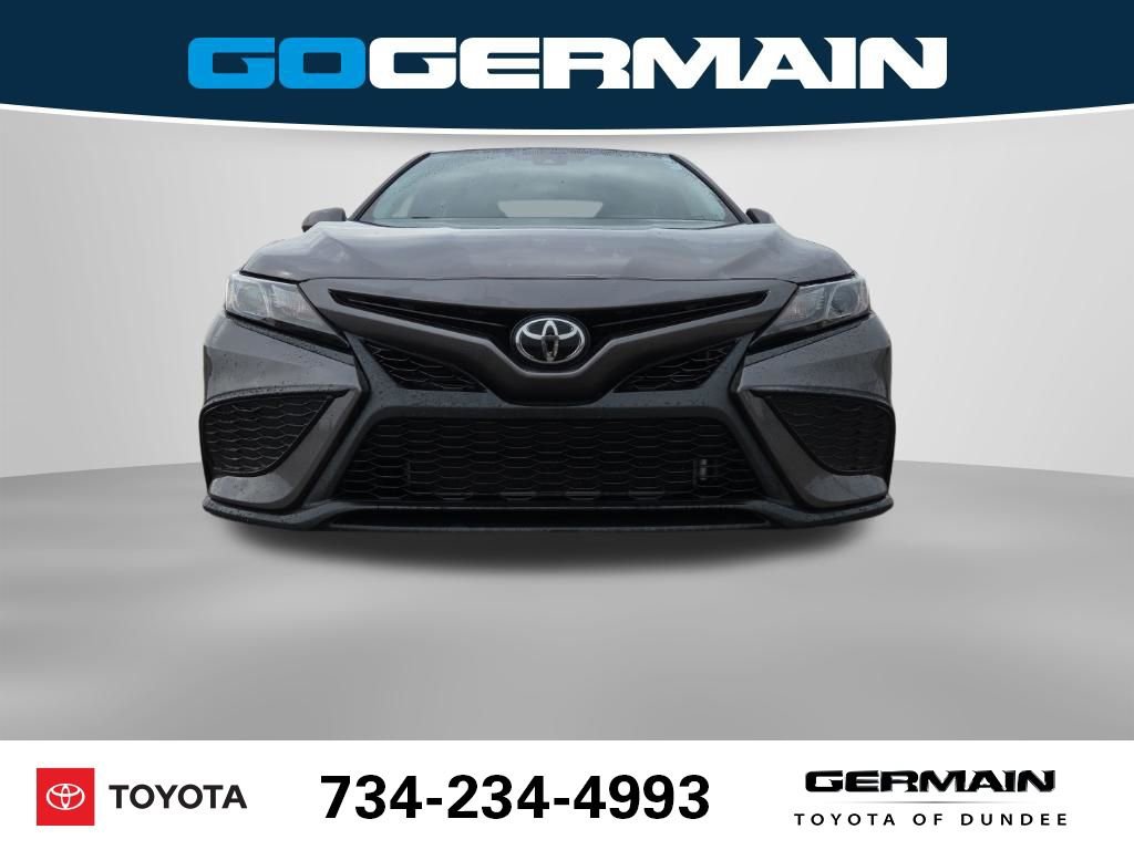 Used 2021 Toyota Camry SE image 3