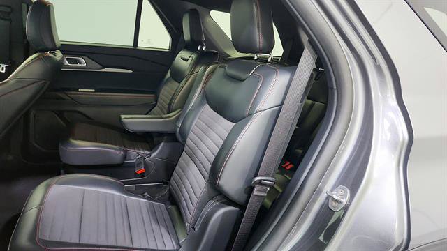 Used 2025 Ford Explorer ST-Line AWD/4WD image 22