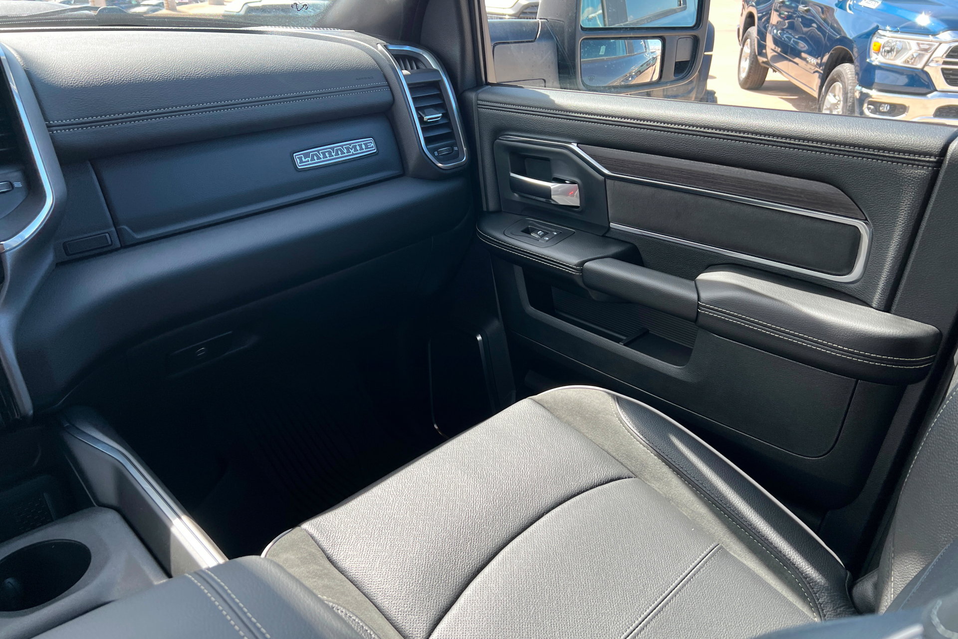 New 2026 RAM 3500 Laramie AWD/4WD image 10