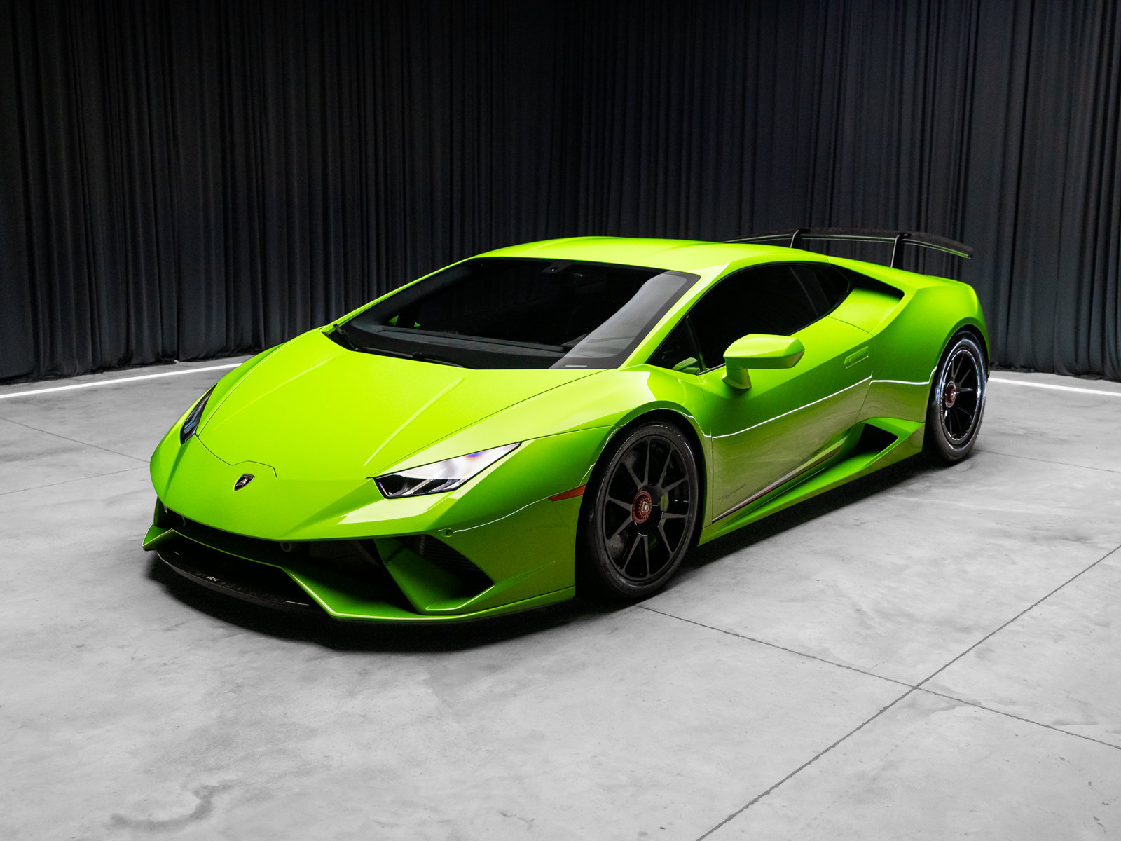Used 2018 Lamborghini Huracan Performante AWD/4WD image 22