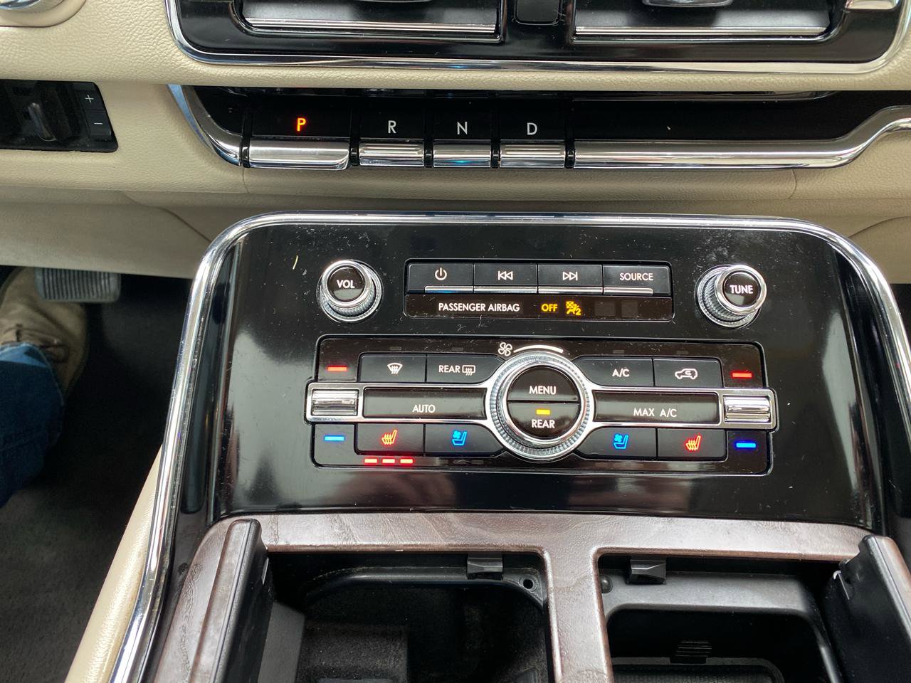 Used 2020 Lincoln Navigator Reserve w/ Luxury Package image 17