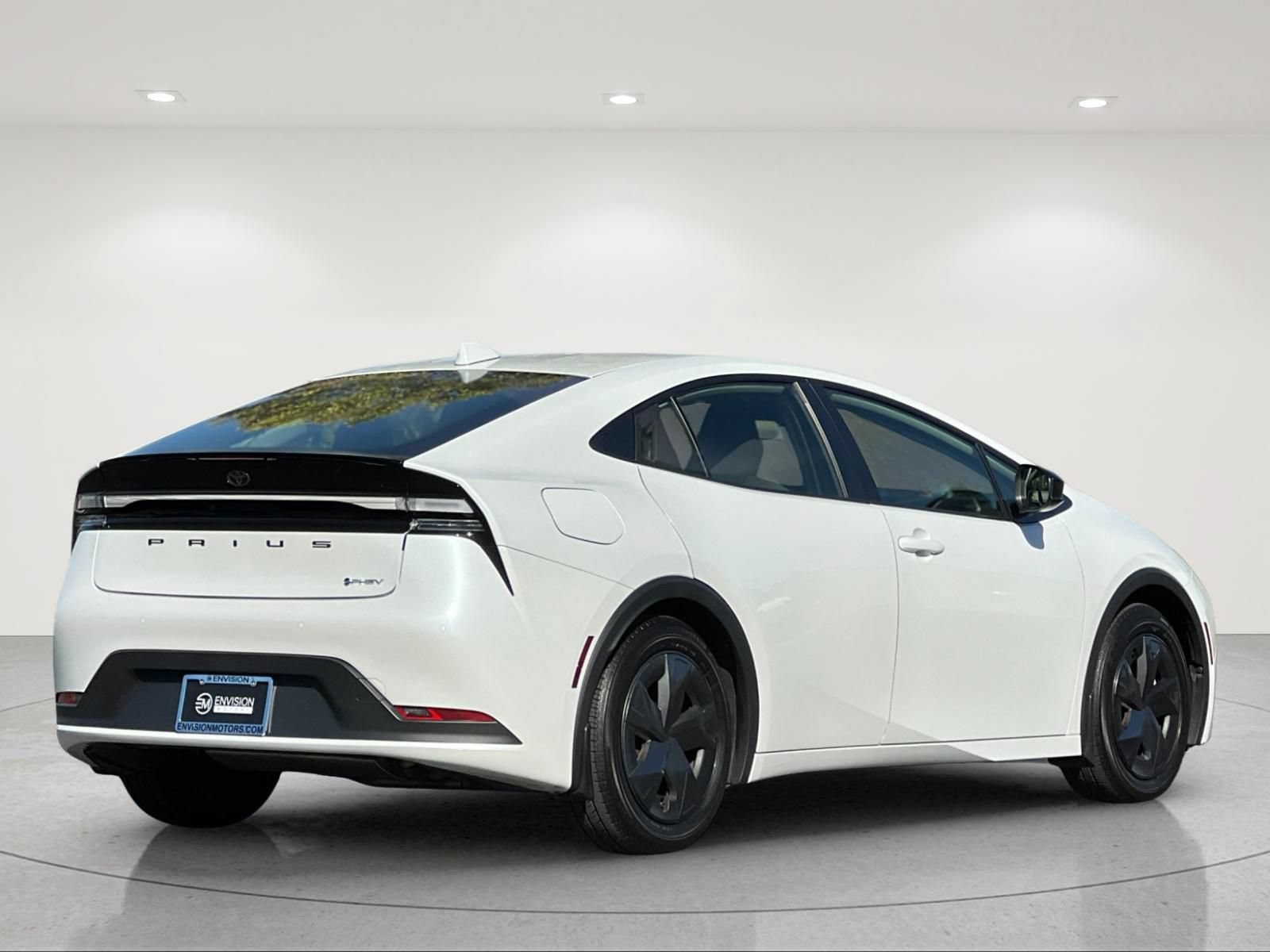 Used 2025 Toyota Prius Plug-In Hybrid FWD image 5