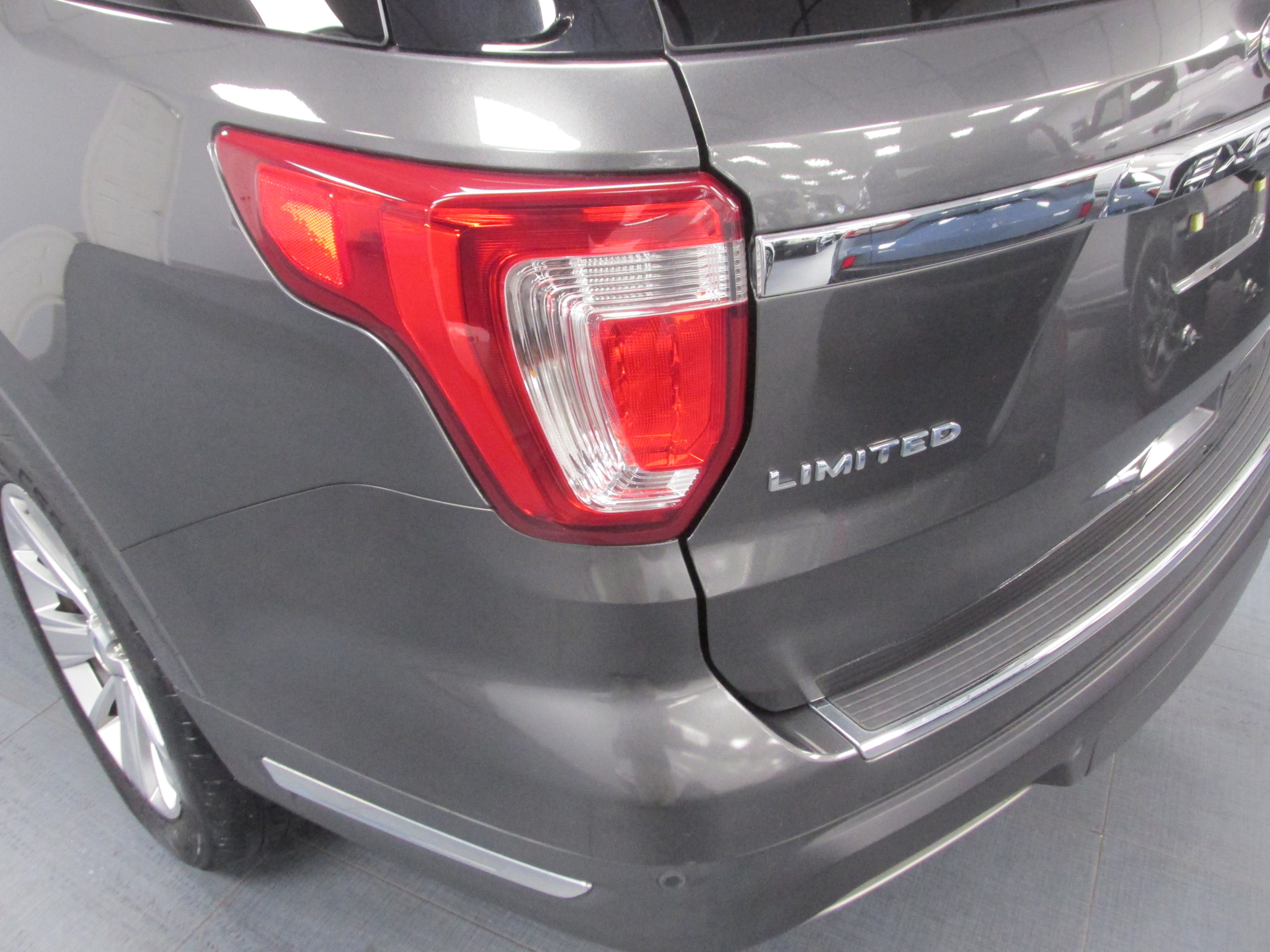 Certified 2019 Ford Explorer Limited w/ Class III Trailer Tow Package image 12