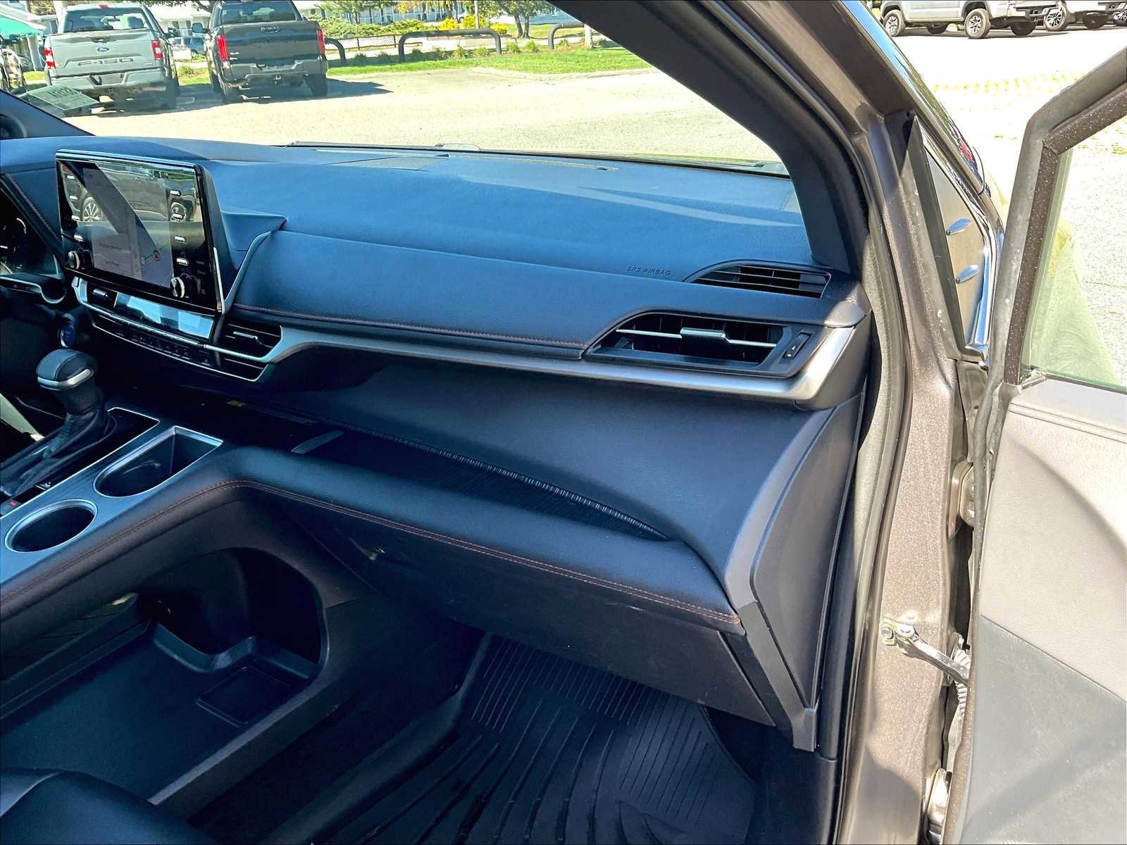 Used 2021 Toyota Sienna XSE image 13