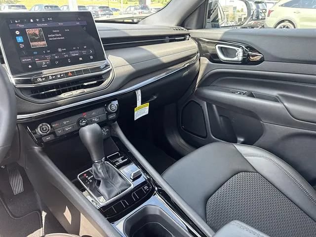 New 2026 Jeep Compass Latitude AWD/4WD image 11