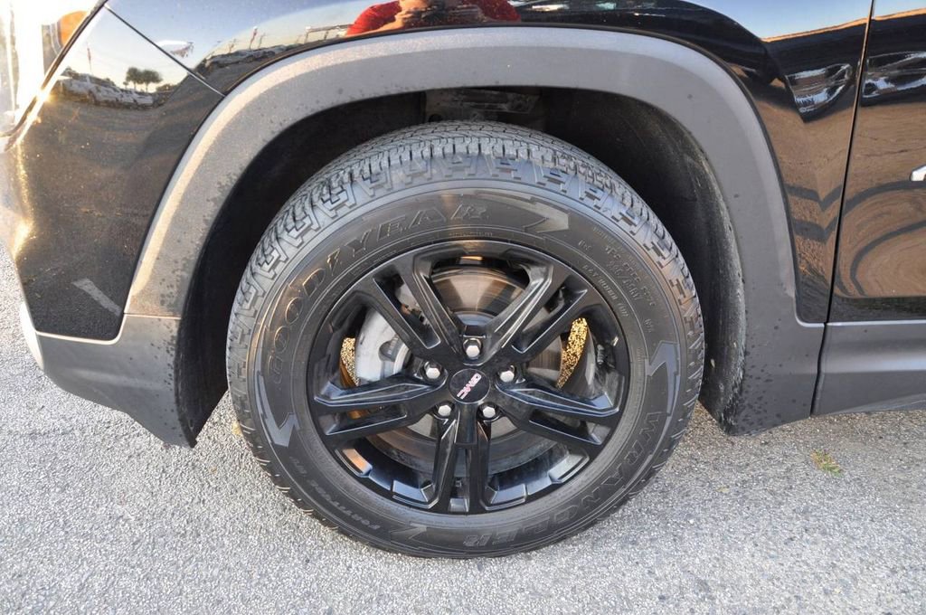 Used 2022 GMC Terrain AT4 w/ Tech Package image 8