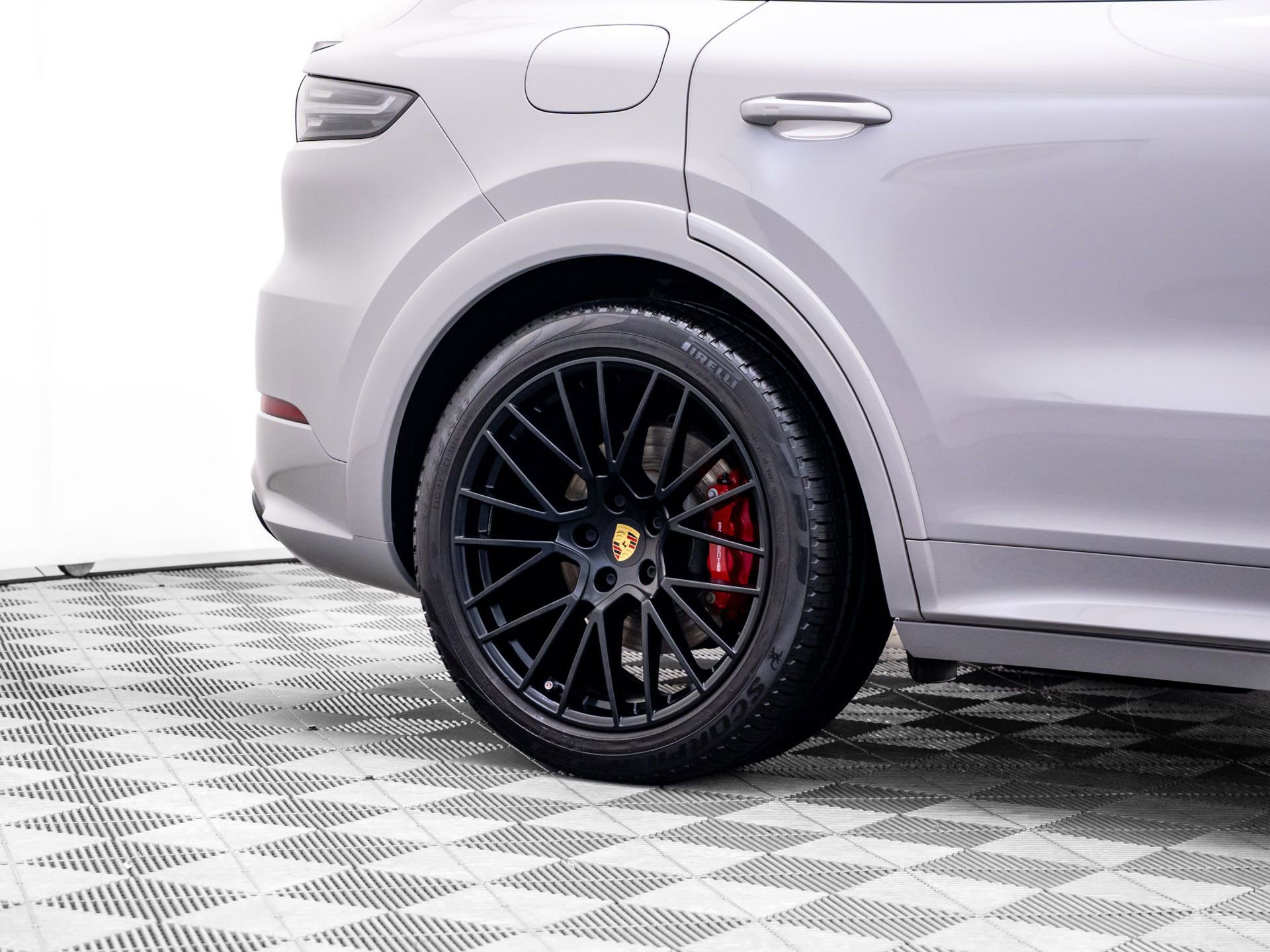 Used 2022 Porsche Cayenne GTS AWD/4WD image 38