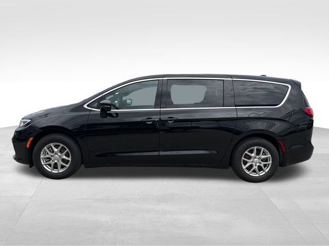 Used 2026 Chrysler Pacifica Select FWD image 15
