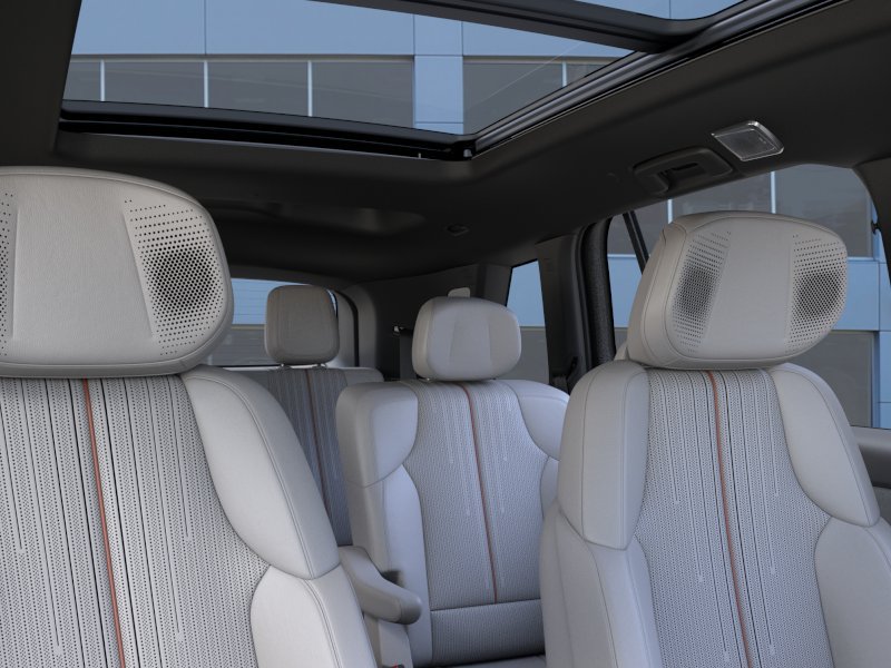 New 2027 Cadillac Vistiq Sport w/ LPO, Floor Liner Package AWD/4WD image 24