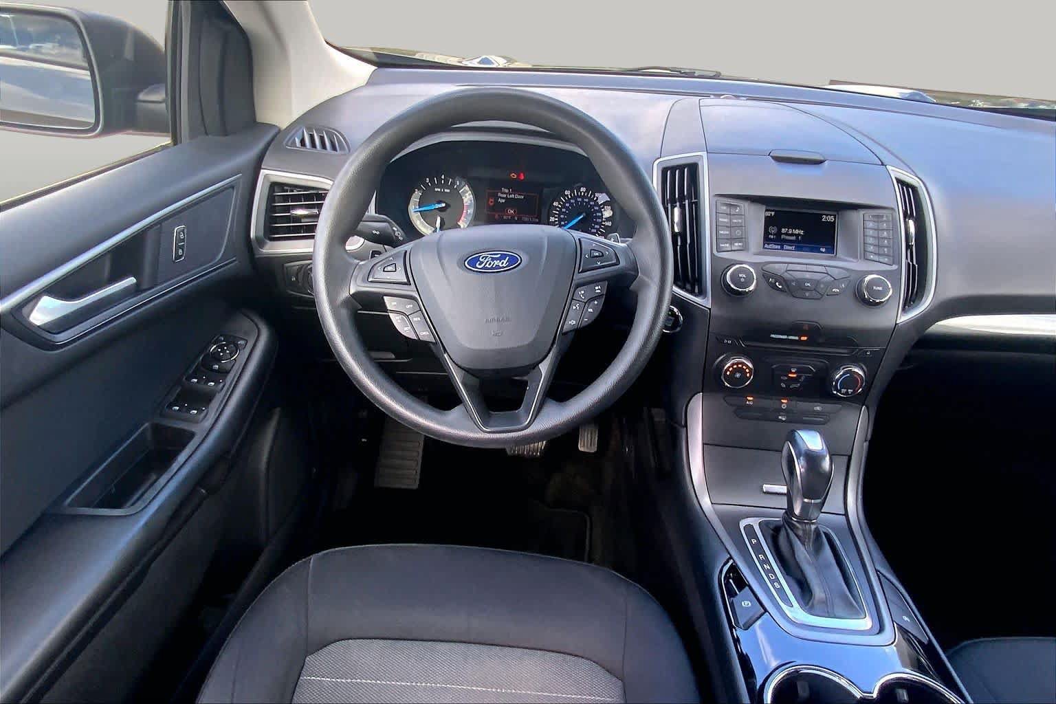 Used 2018 Ford Edge SE FWD image 5