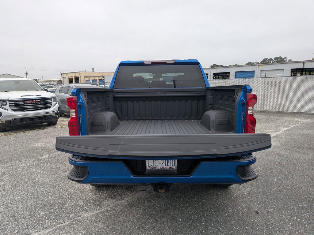 Used 2024 Chevrolet Silverado 1500 Custom w/ Dark Appearance Package AWD/4WD image 12