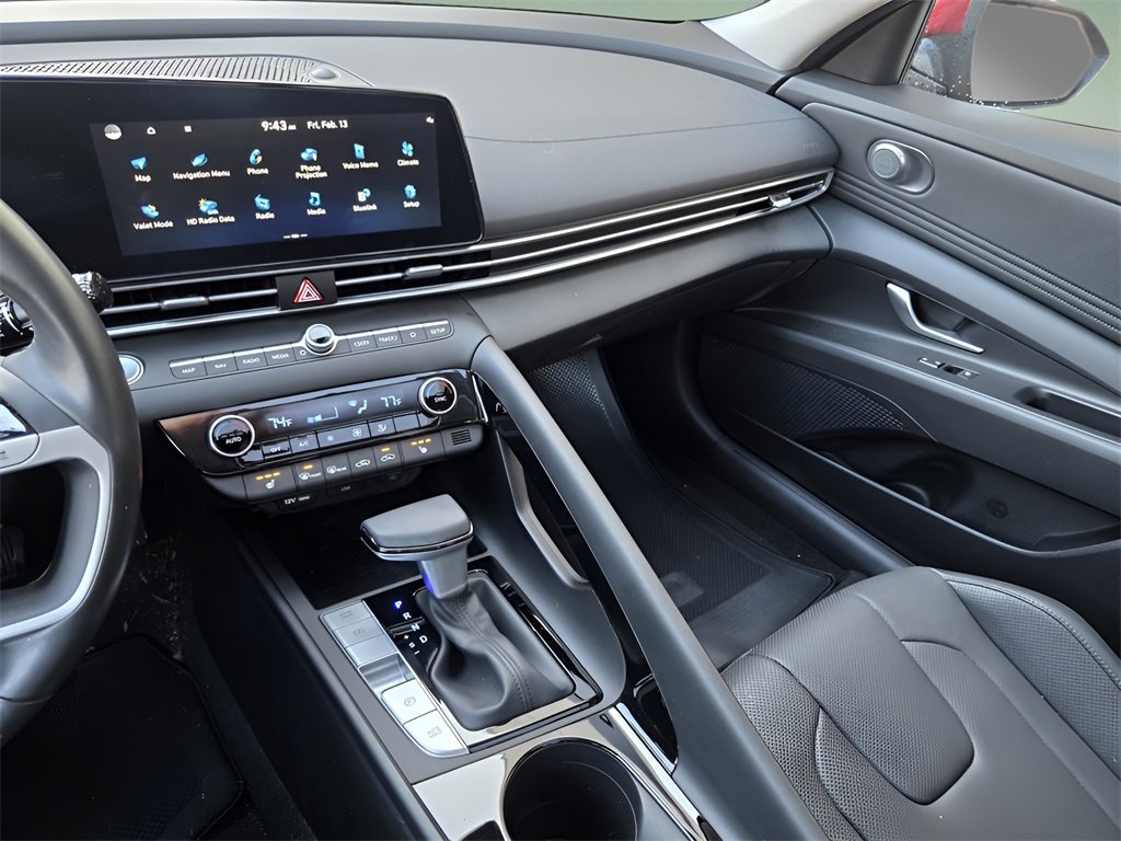 Used 2023 Hyundai Elantra Limited image 30