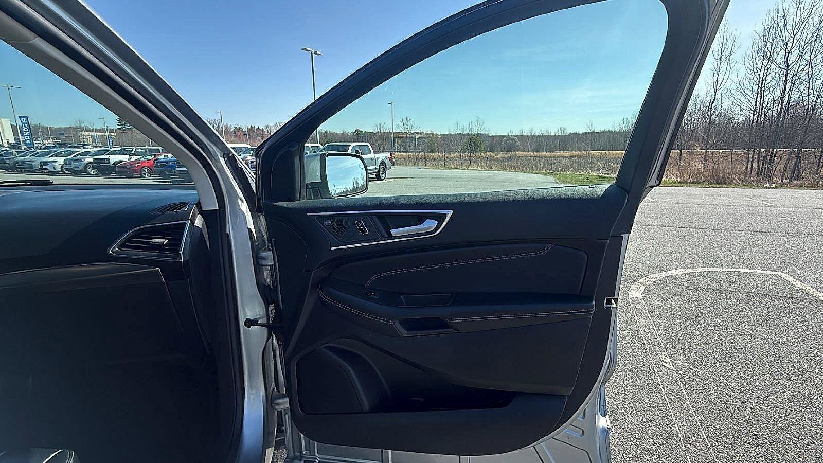 Used 2024 Ford Edge Titanium AWD/4WD image 16