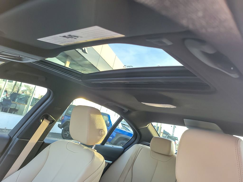 Used 2017 BMW 330i Sedan image 9