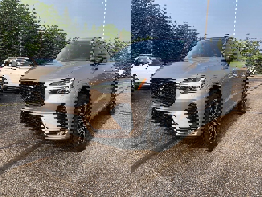 New 2025 Volvo XC60 B5 Core w/ Protection Package Premier image 3