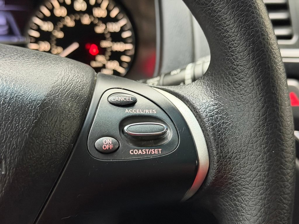 Used 2020 Nissan Pathfinder S AWD/4WD image 28