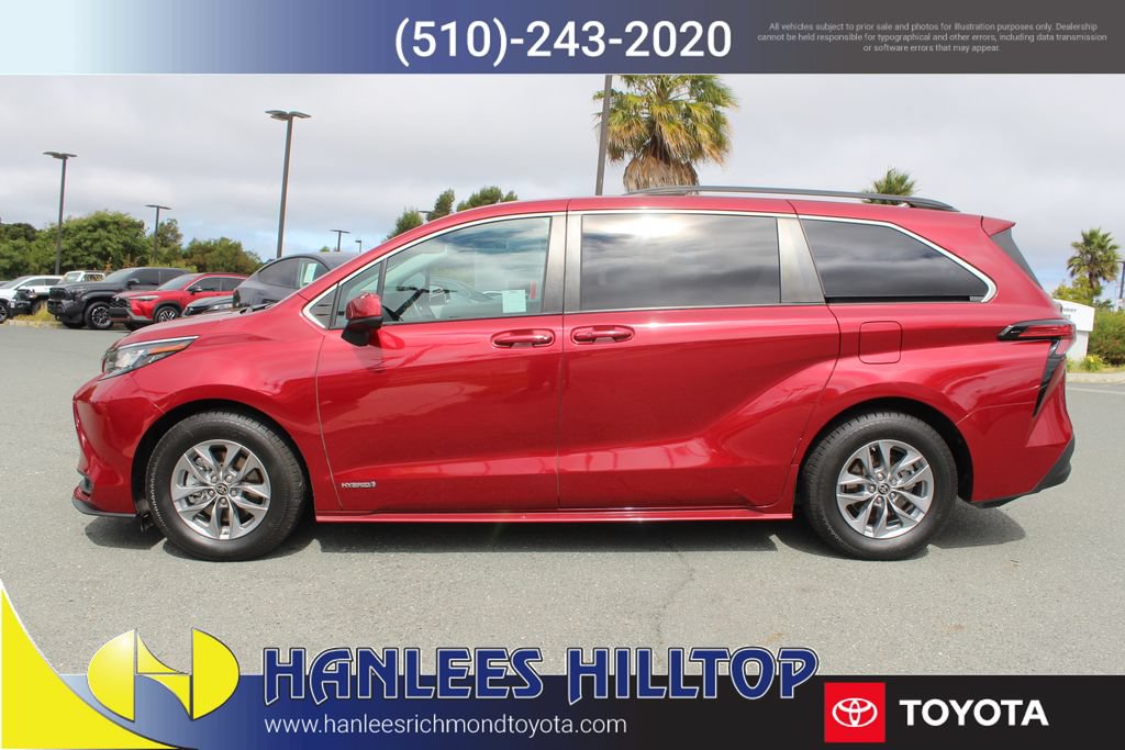 Used 2021 Toyota Sienna LE w/ LE Plus Package FWD image 2