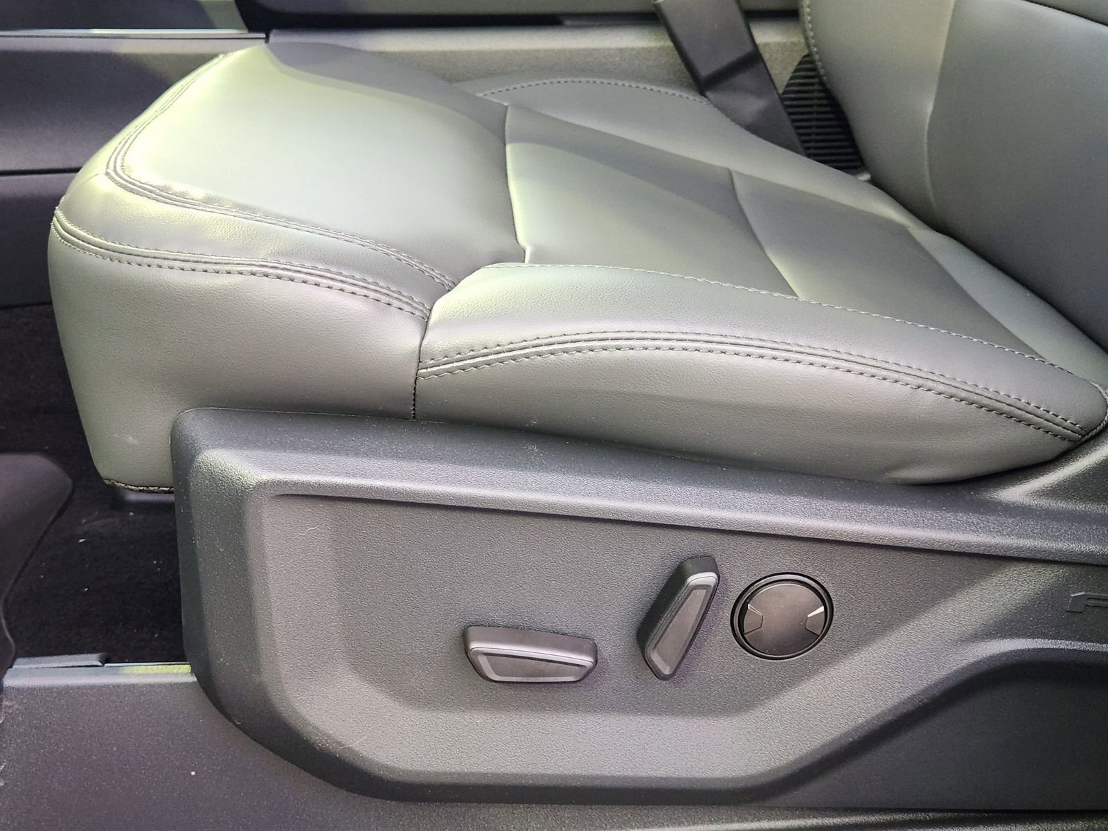 New 2026 Ford Expedition Active image 21