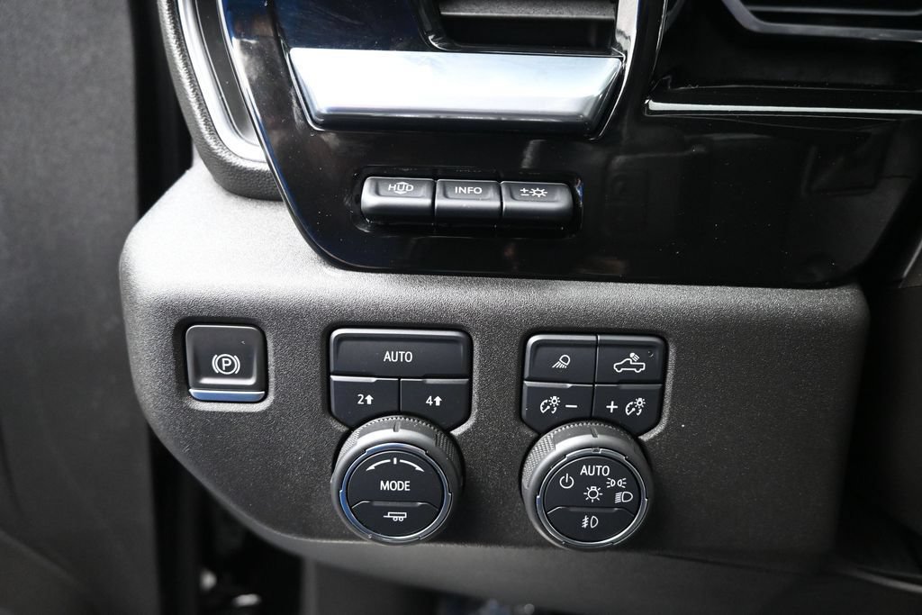 Certified 2022 Chevrolet Silverado 1500 LTZ w/ LTZ Premium Package AWD/4WD image 18