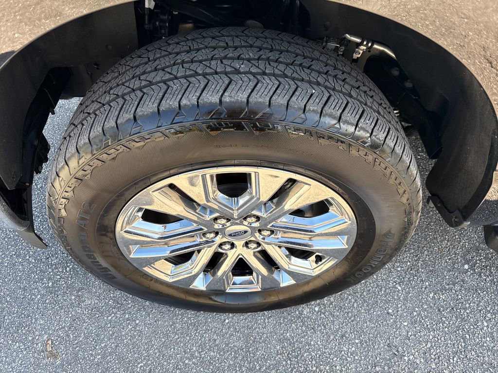 Used 2025 Ford F150 Lariat w/ Equipment Group 501A Mid image 12