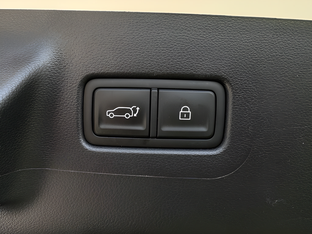 Used 2025 Hyundai Santa Fe Limited AWD/4WD image 10