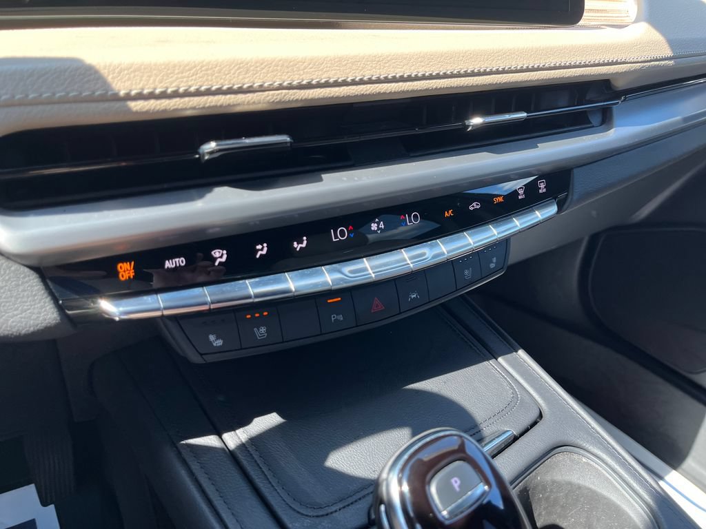 Used 2024 Cadillac XT4 Premium Luxury w/ Active Safety Package AWD/4WD image 20