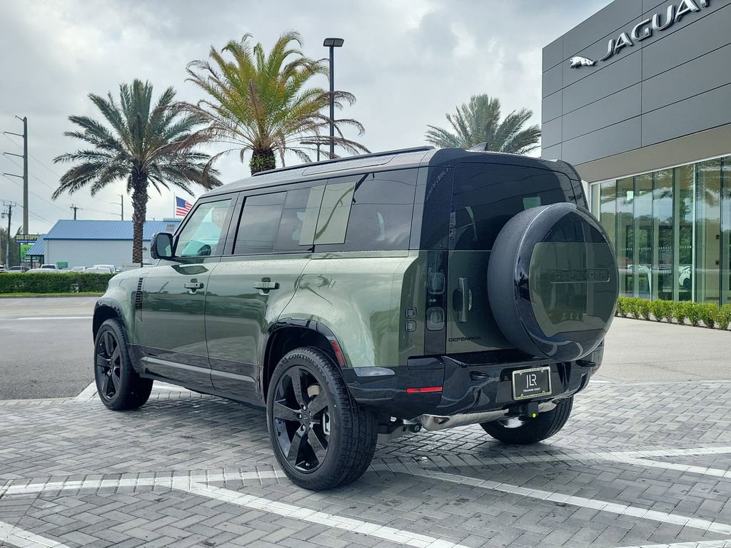 New 2026 Land Rover Defender 110 X-Dynamic SE image 3