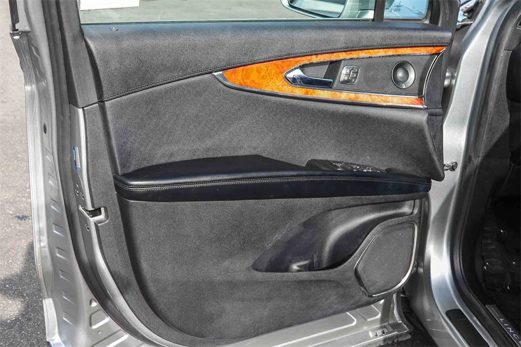 Used 2020 Lincoln Nautilus Reserve w/ Equipment Group 201A image 26