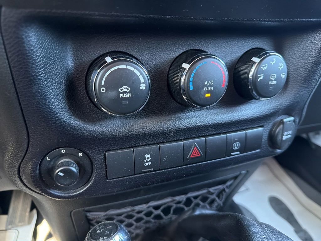 Used 2017 Jeep Wrangler Sahara w/ Connectivity Group image 24