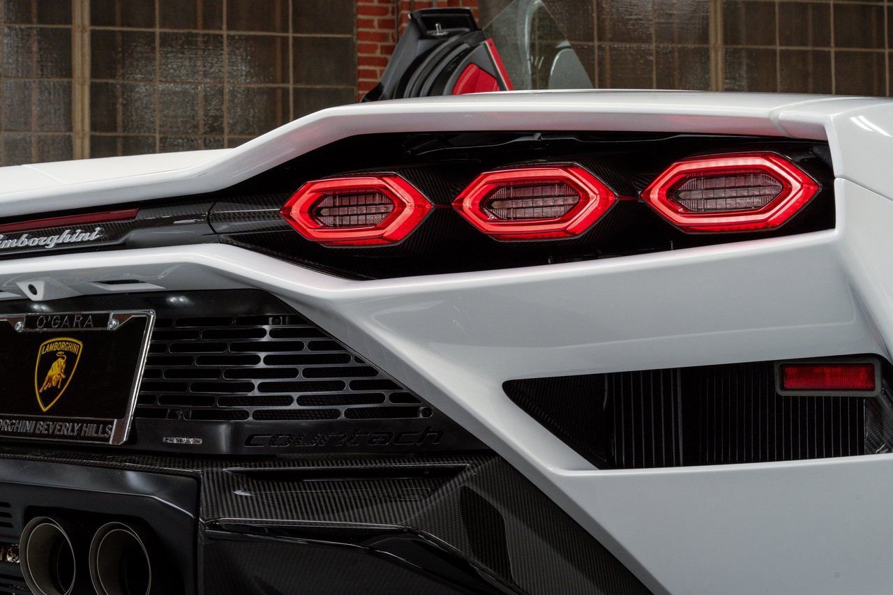 Used 2022 Lamborghini Aventador Countach image 37