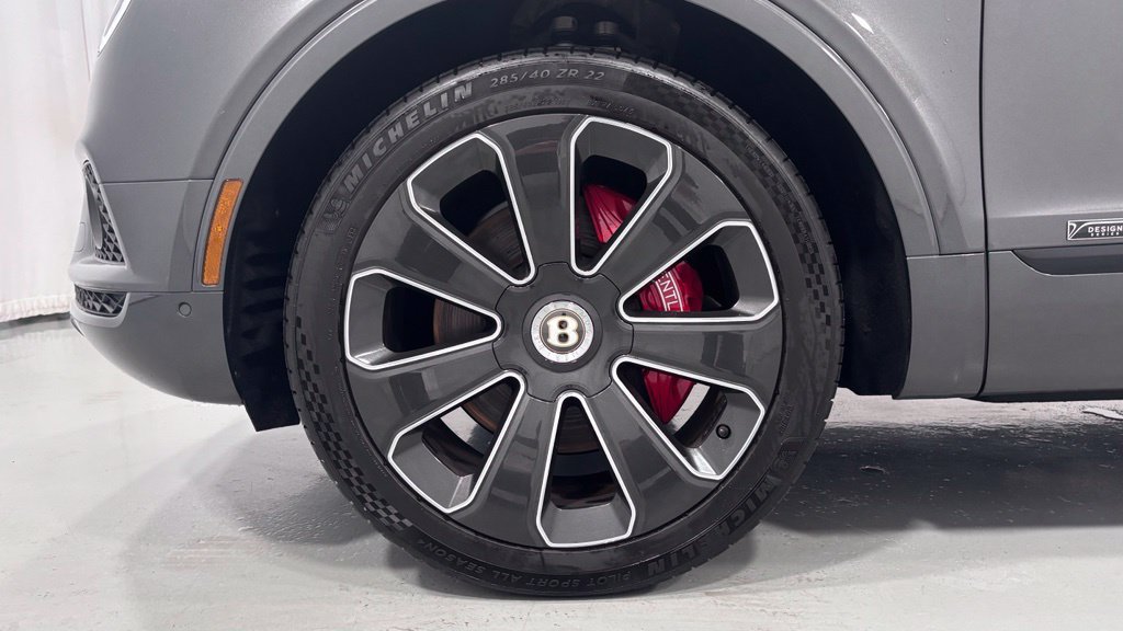 Used 2020 Bentley Bentayga AWD/4WD image 34