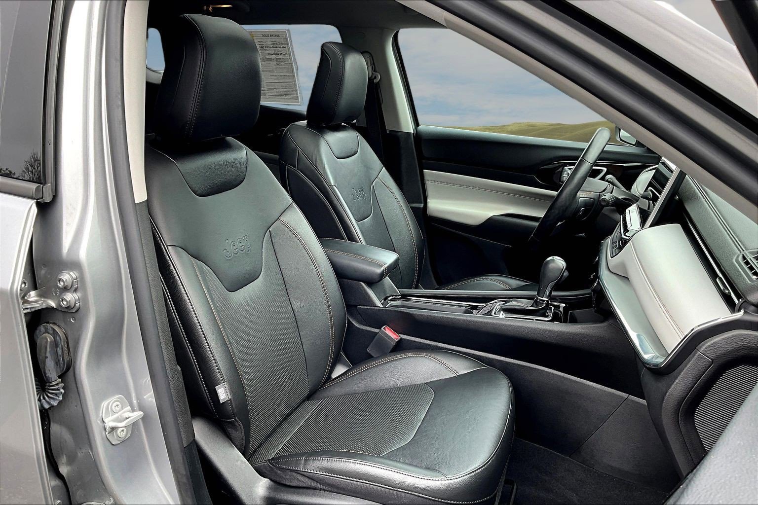Used 2022 Jeep Compass Limited w/ Sun and Sound Group image 21