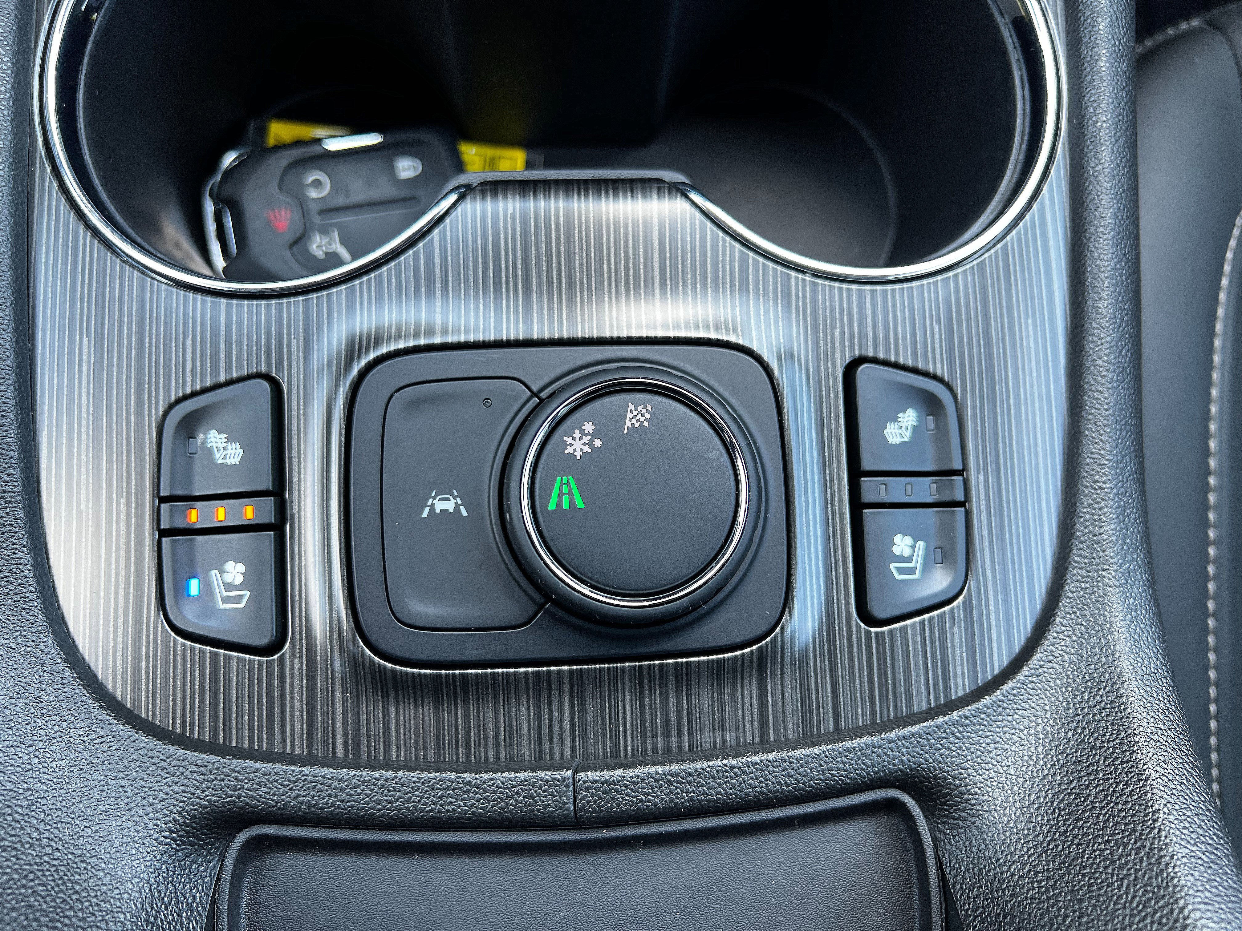 Used 2023 GMC Acadia SLT w/ Preferred Package image 17