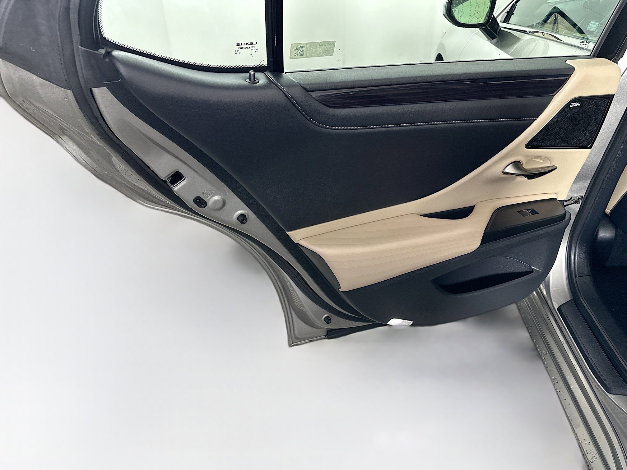 Used 2021 Lexus ES 300h ES 300h Luxury w/ Accessory Package 2 image 28