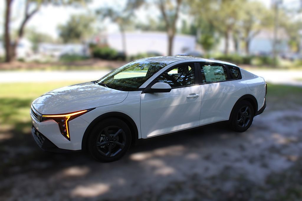 New 2025 Kia K4 LXS image 14