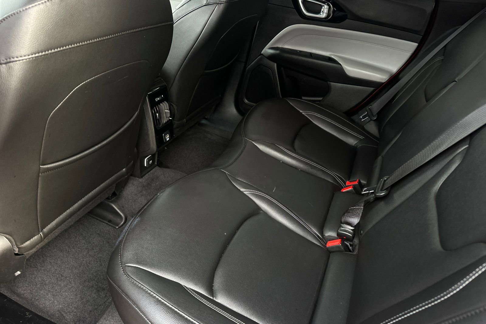 Used 2025 Jeep Compass Limited image 9