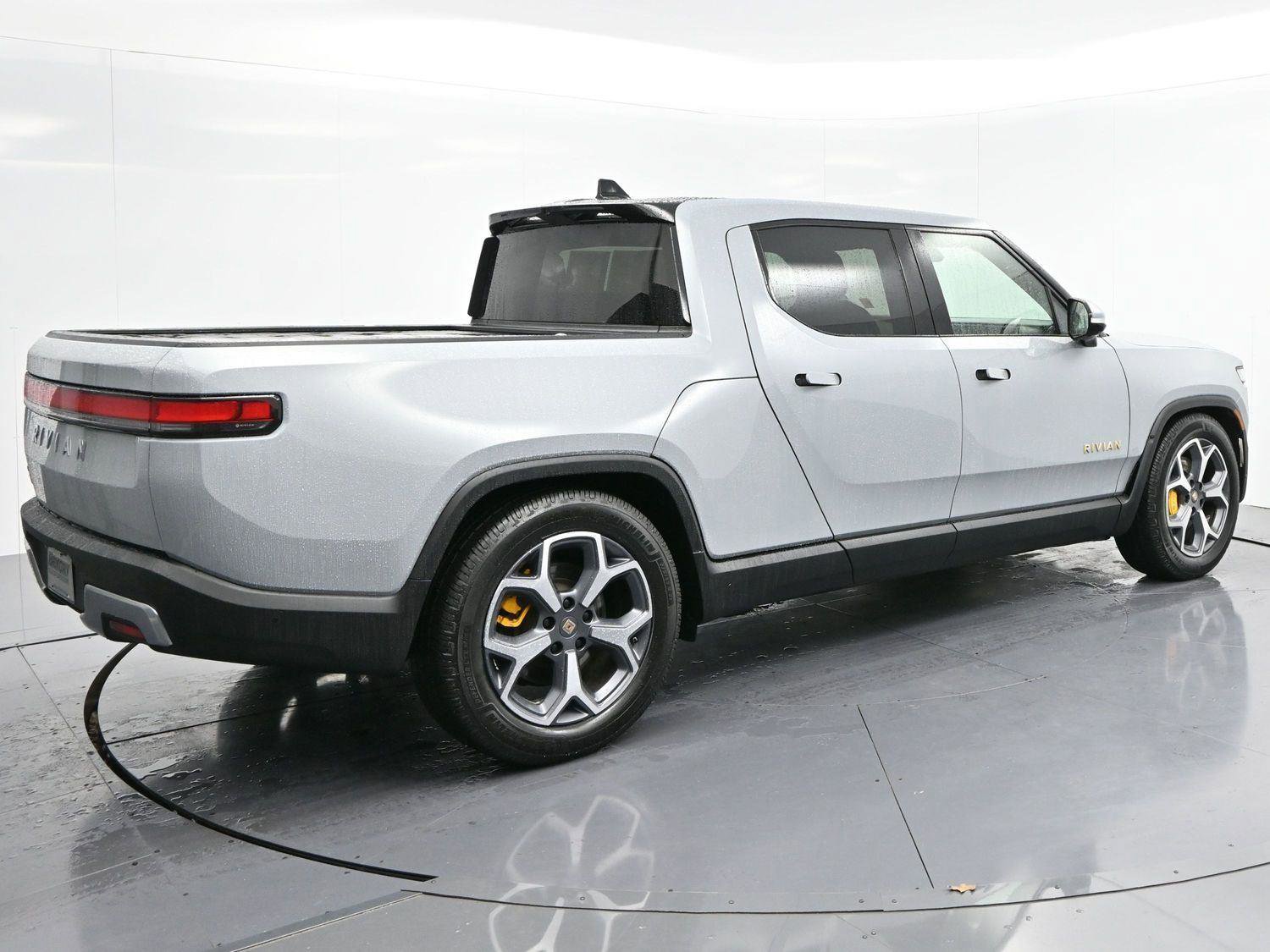 Used 2022 Rivian R1T Adventure image 7
