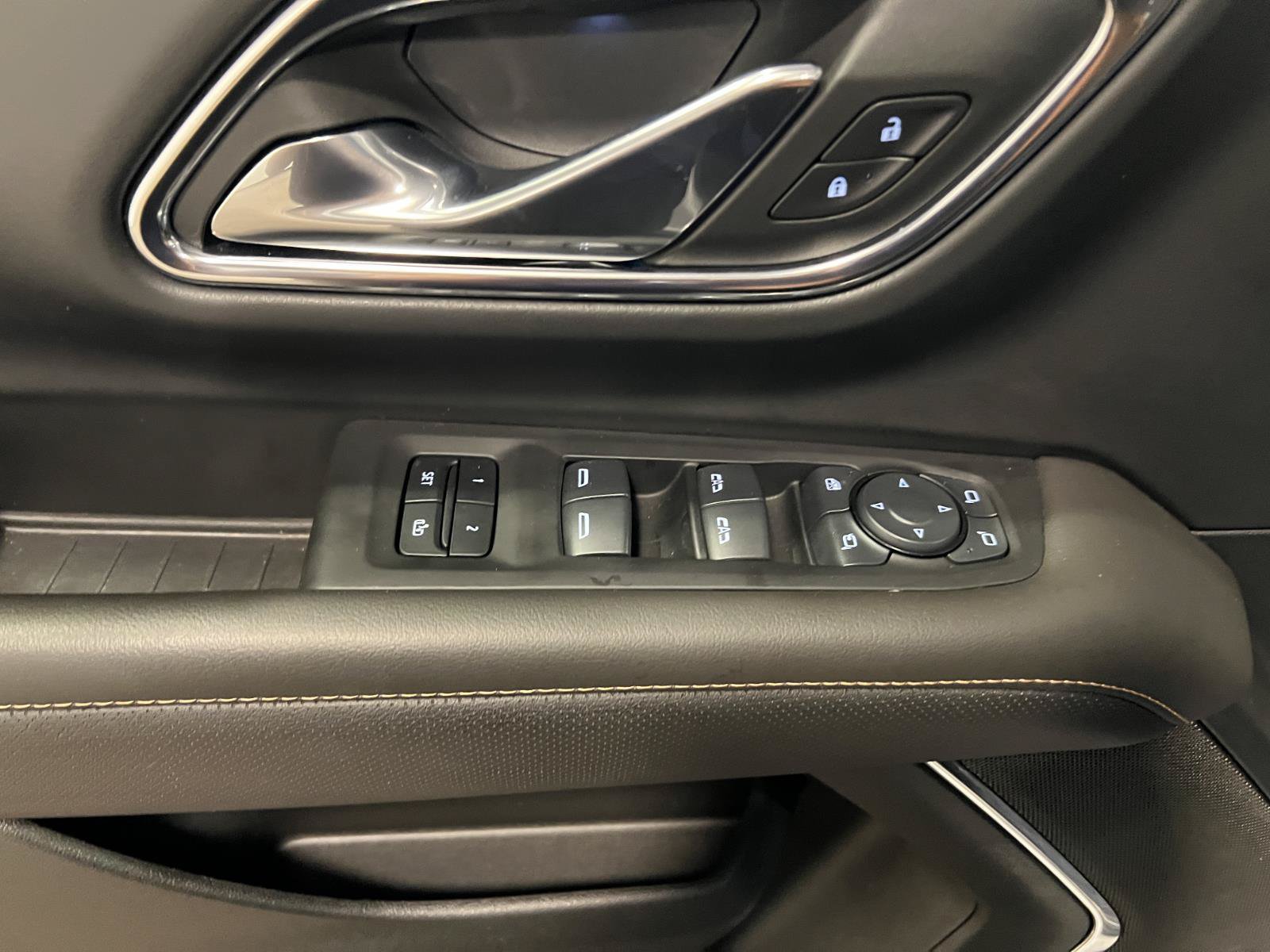 Used 2024 GMC Yukon AT4 w/ AT4 Premium Plus Package AWD/4WD image 25
