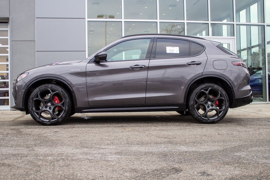 New 2025 Alfa Romeo Stelvio Sprint image 7