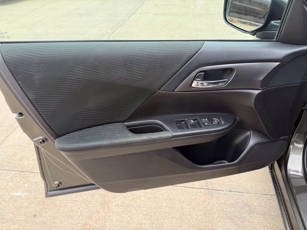 Used 2014 Honda Accord LX image 26