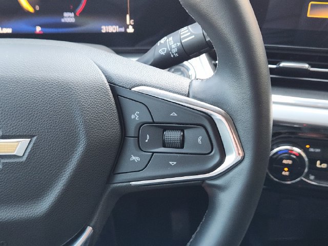Used 2024 Chevrolet Trax LT w/ Driver Confidence Package FWD image 28