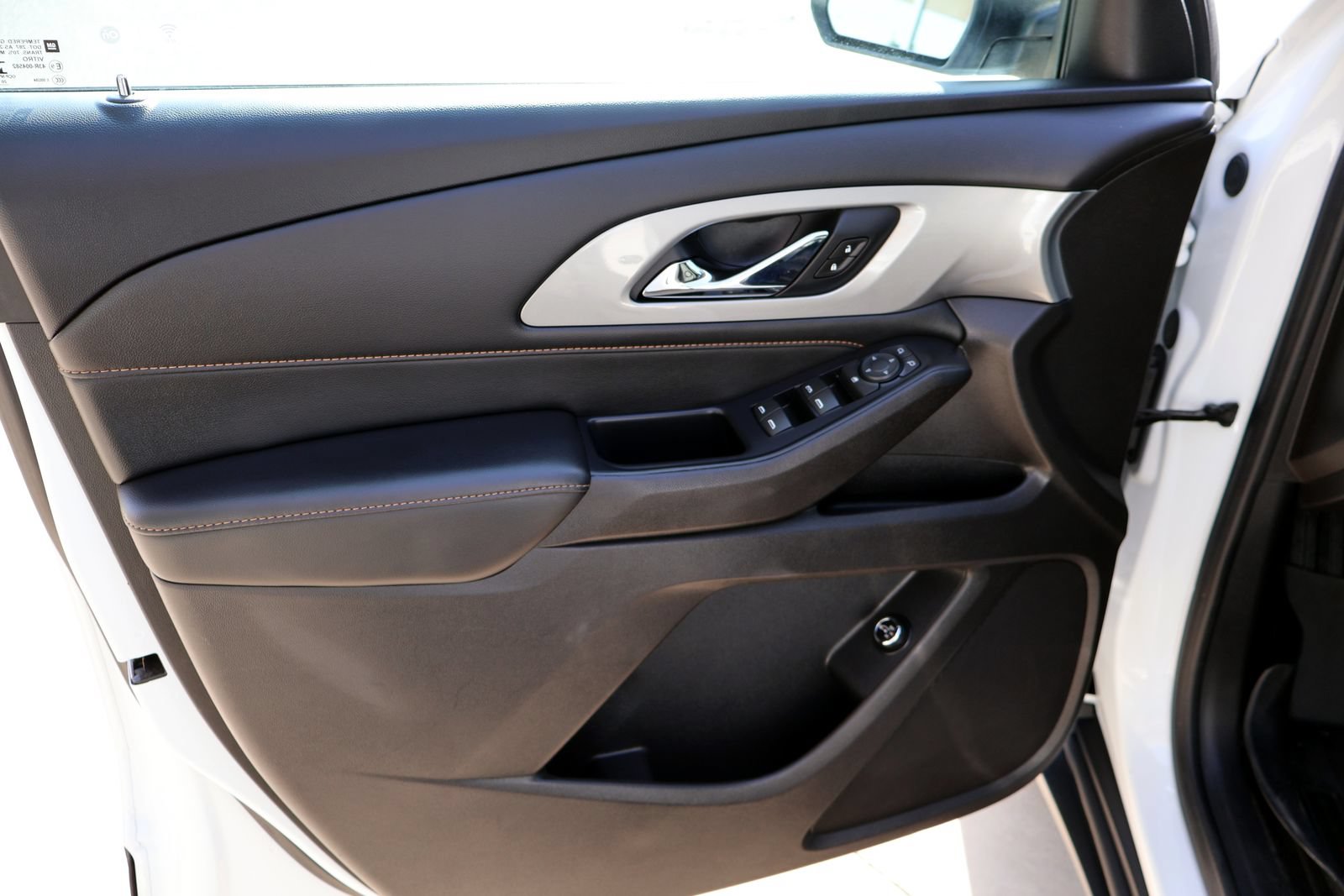 Used 2021 Chevrolet Traverse LT FWD image 18