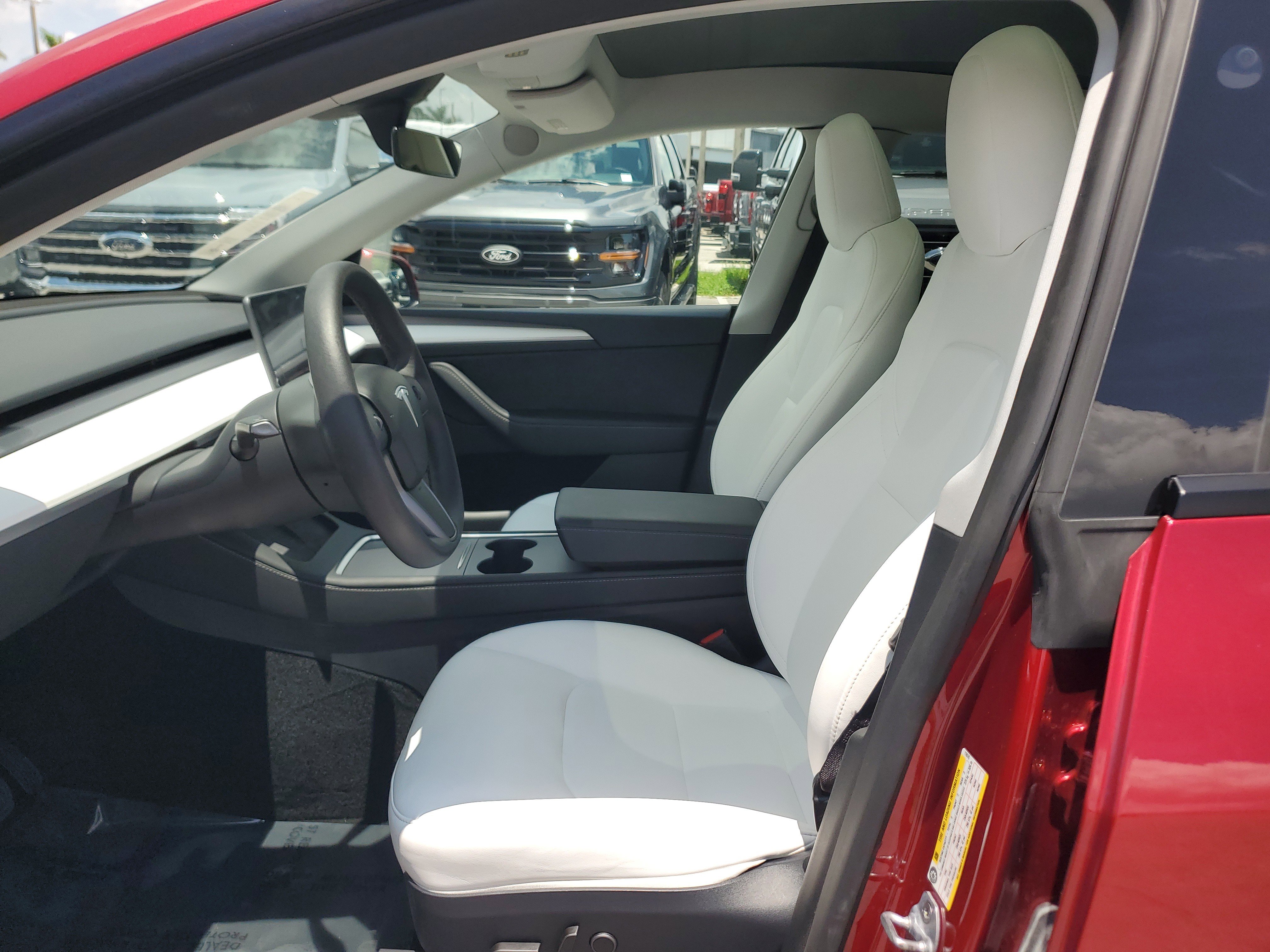 Used 2024 Tesla Model Y Long Range RWD image 12